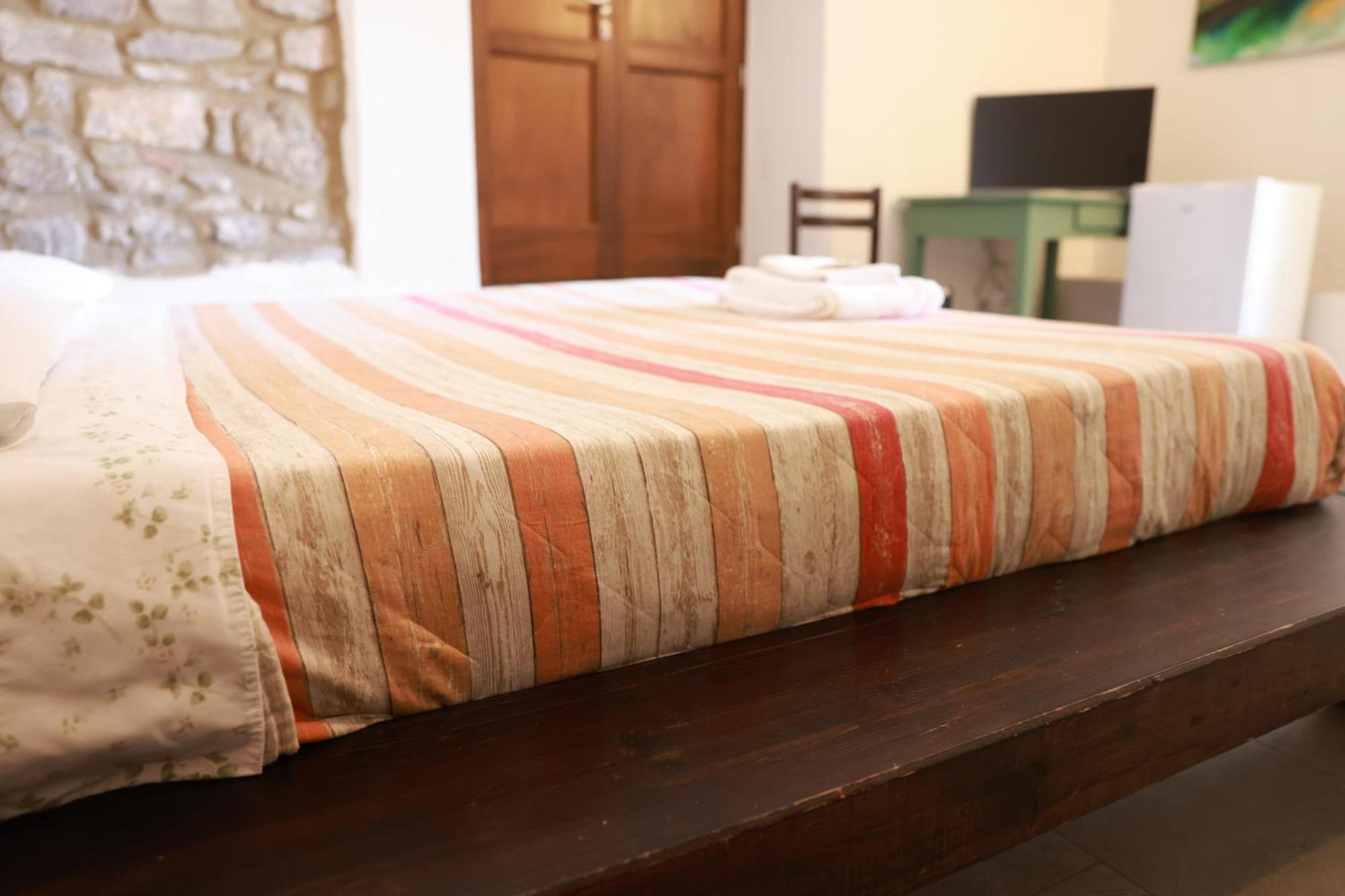 Affittacamere Borgo Degli Artisti Boutique Rooms Serricciolo Luaran gambar